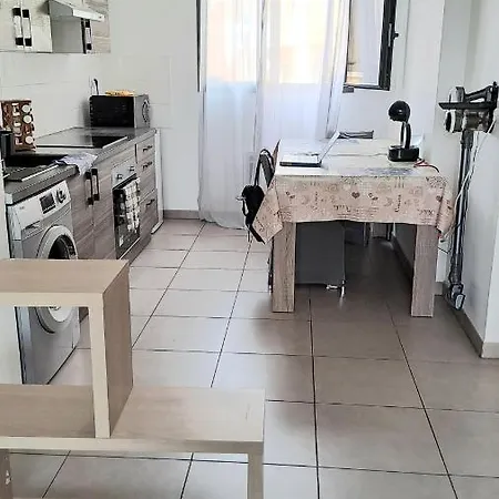 Studio 35 M ,Proche De La Plage Et Centre Ville * 尼斯